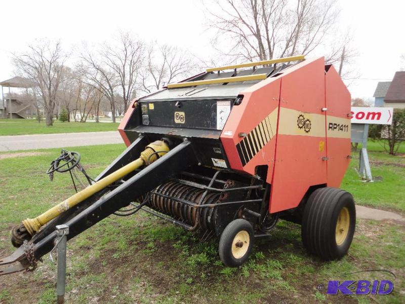 PMI Round Baler, runs and operates,...