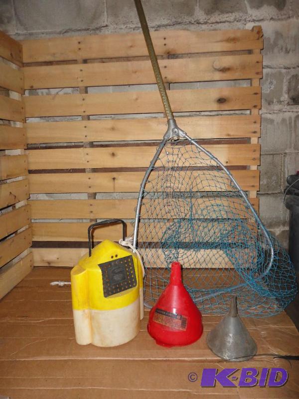 Landing net, minnow bucket and 2 fu...