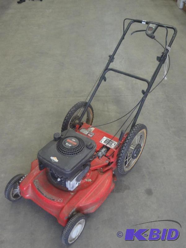 lot 18 image: MTD Self-Propelled 22" 5HP Mow...