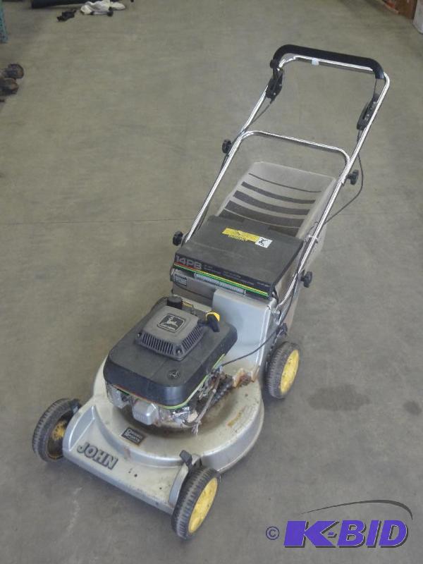 lot 19 image: John Deere Self-Propelled 21" ...