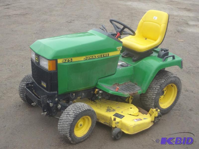 lot 2 image: John Deere 425 Hydrostatic Drive La...