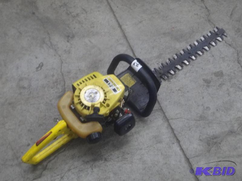 lot 28 image: John Deere 172 Hedeg Trimmer, Runs ...