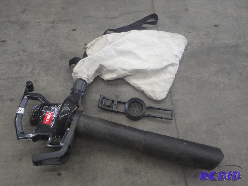 lot 34 image: Toro Ultra 225 Hand Held Blower Vac...
