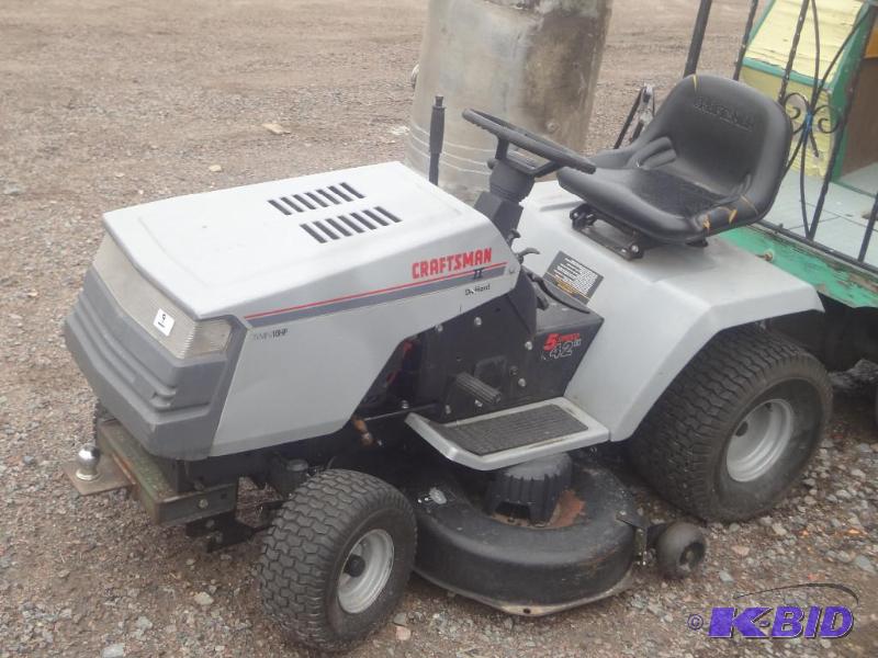 lot 9 image: Craftsman II Lawn Tractor, 18HP Cra...
