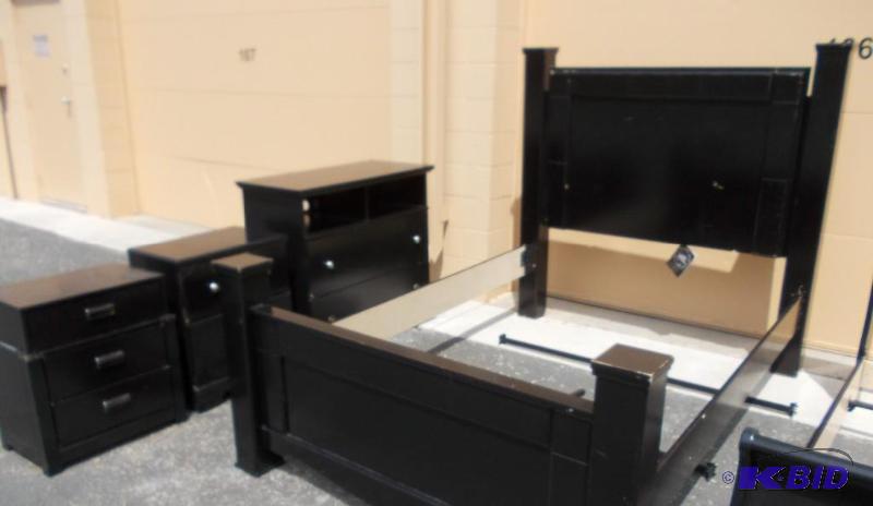 lot 1 image: Queen Size Bed, Headboard, Footboar...
