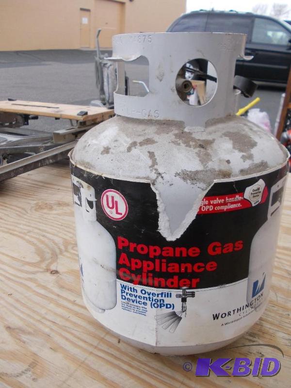 lot 10 image: 30 Lb Propane Tank Approximately &n...
