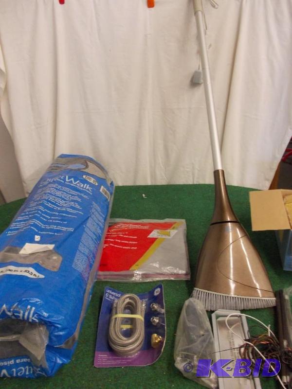 lot 101 image: Dirt Devil Power Broom- Works (Incl...