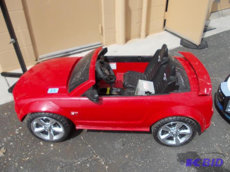 lot 23 image: Power Wheels Mustang (Has A Charger...