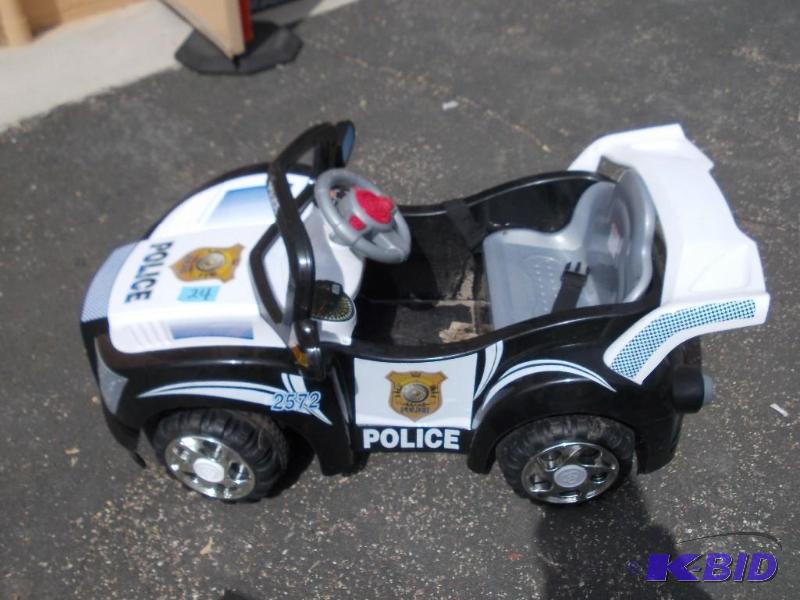 lot 24 image: Police Car Ride-on With Charger...