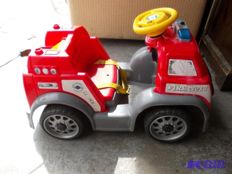 lot 25 image: Power Wheels Ride-On &nbspFire Tru...