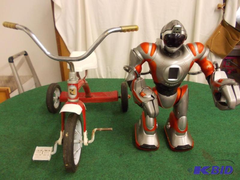 lot 27 image: Roadmaster Trike & Toy Rob...