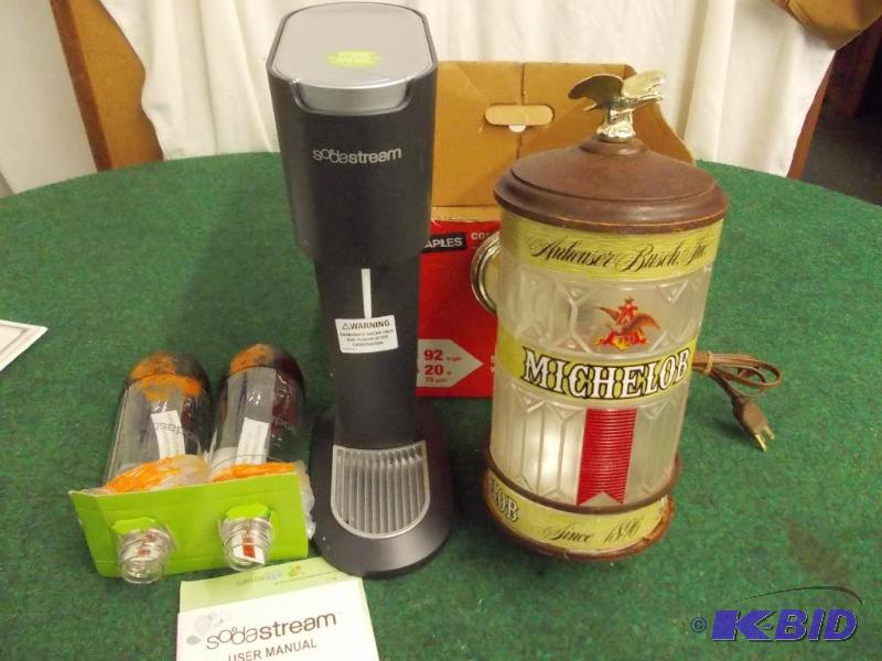 lot 30 image: 16 in Michelob&nbspBeer Light, Sod...