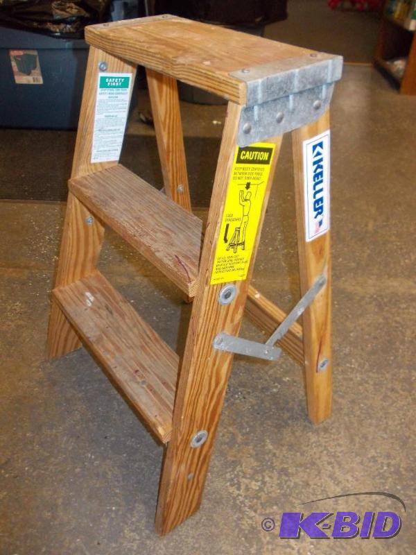 lot 33 image: Keller 27 in Wood Utility Ladder...