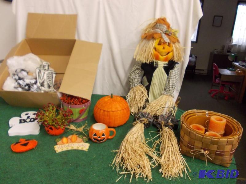 lot 55 image: Lighted Scarecrow & Box Lot Of ...