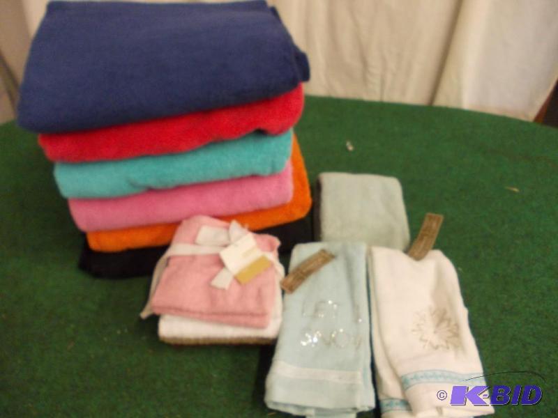 lot 78 image: 6-Bath Towels Like New, New Finger ...