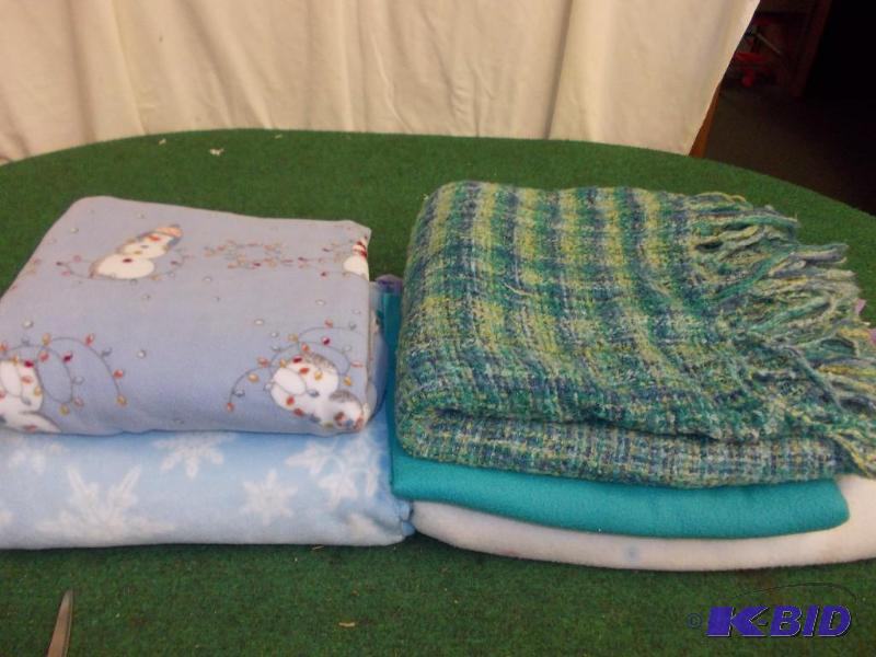 lot 79 image: 5-Nice Fleece Blankets...