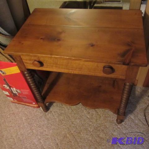 lot 101 image: Occasional Table