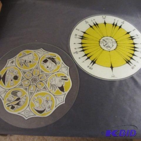 lot 107 image: Unique Glass Trays