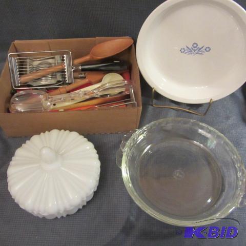 lot 117 image: Corning, Pie Plates