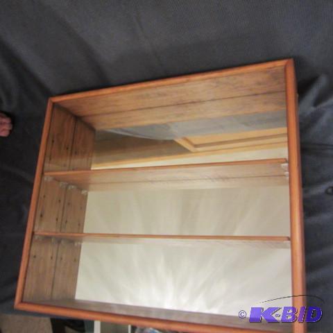 lot 128 image: Display Case