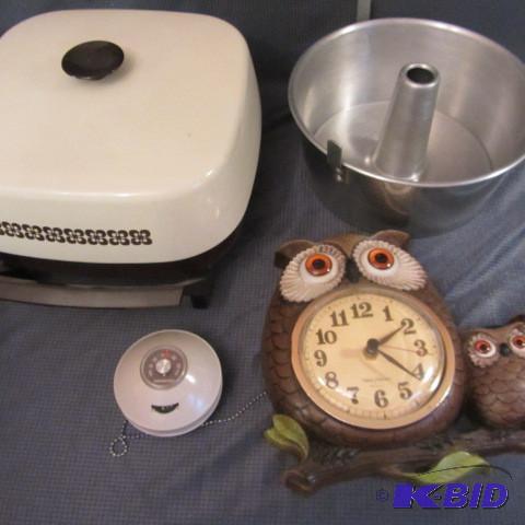 lot 136 image: Cake Pan, Fry Pan, Clock