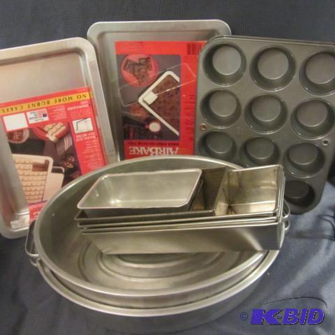lot 139 image: Baking Pans