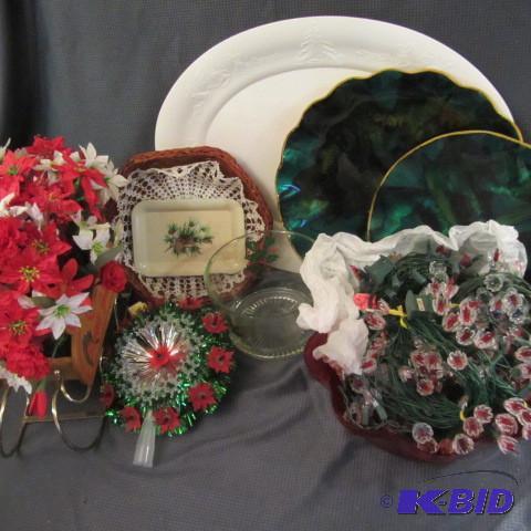lot 149 image: Christmas Decorations