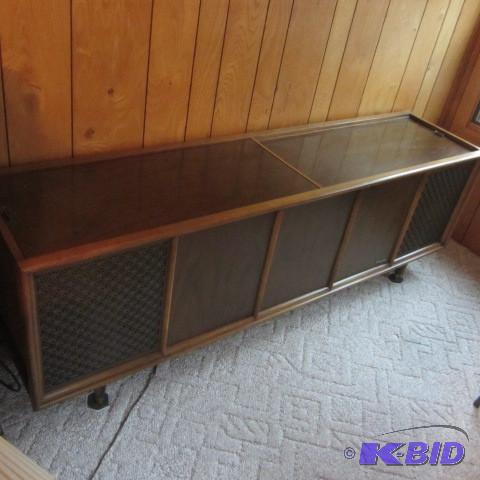 lot 150 image: Console Stereo