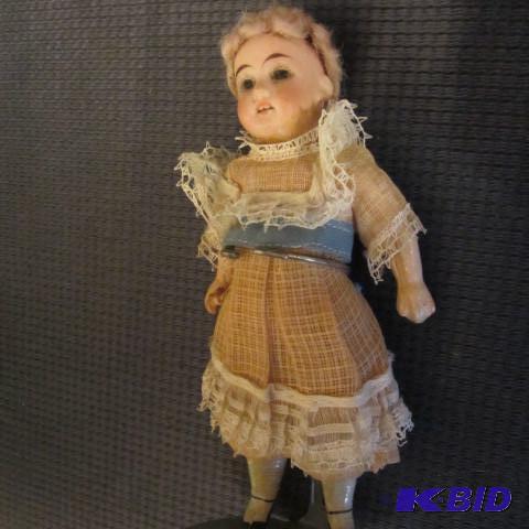 lot 196 image: Vintage Doll