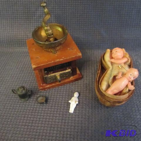 lot 198 image: Miniatures