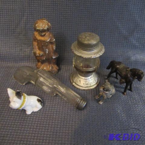 lot 204 image: Candy Containers