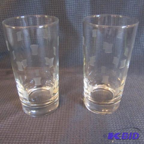 lot 21 image: Etched tumblers