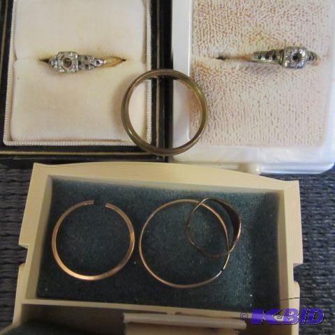 lot 226 image: Jewelry