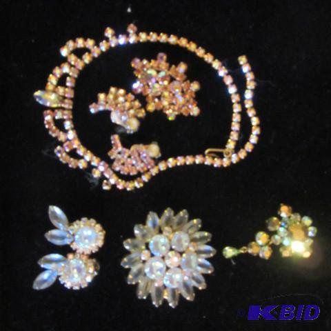 lot 230 image: Jewelry