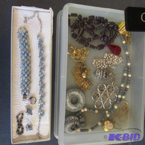 lot 231 image: Costume Jewelry