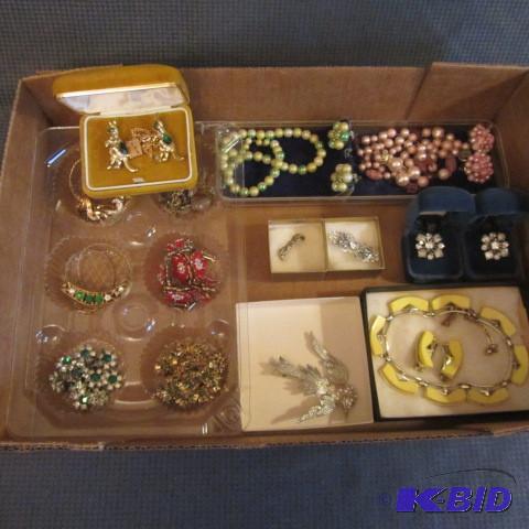 lot 232 image: Costume Jewelry