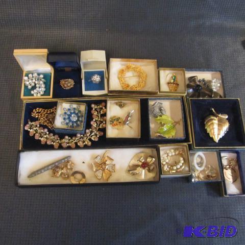 lot 234 image: Costume Jewelry