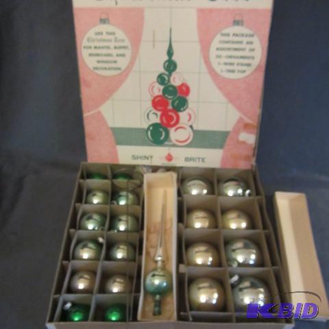 lot 258 image: Vintage Christmas