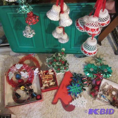 lot 263 image: Christmas Decorations