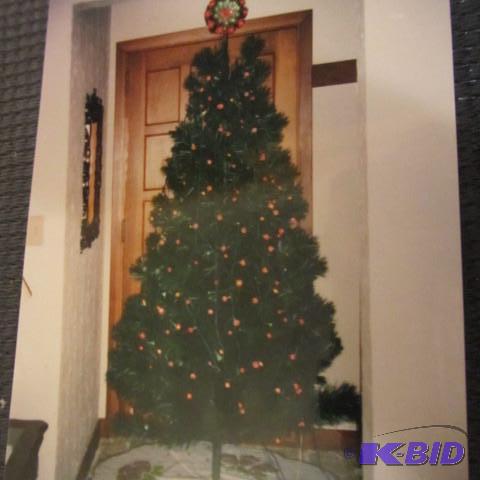 lot 270 image: Christmas Decorations