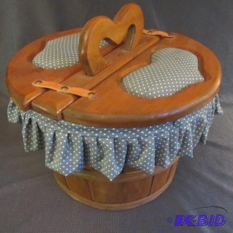 lot 274 image: Sewing Basket