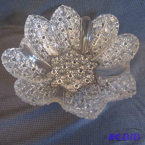 lot 28 image: Fancy Bowl