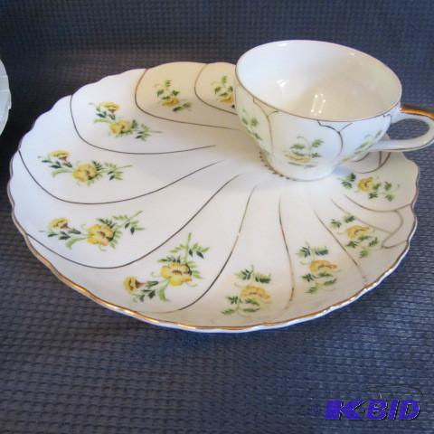 lot 29 image: Lunch Set