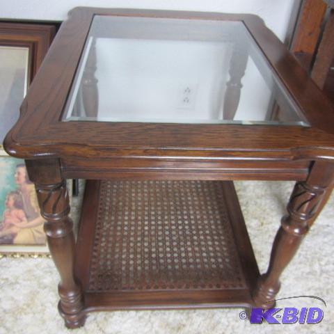 lot 290 image: Lamp Tables