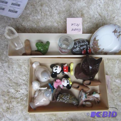 lot 300 image: Knick Knacks