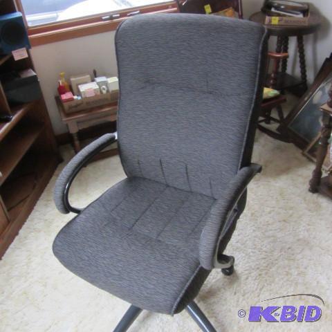lot 302 image: Office Chair
