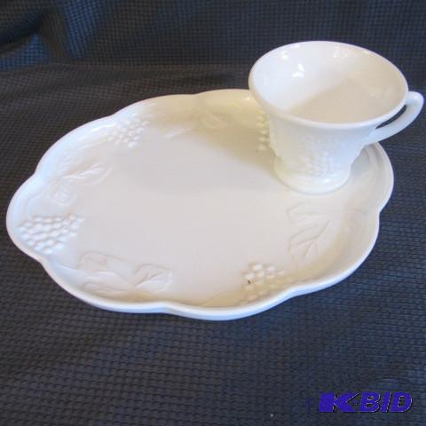 lot 31 image: Milk Glass Lunch Set
