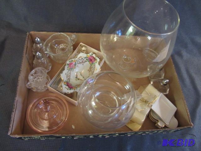lot 323 image: Glass, Lefton
