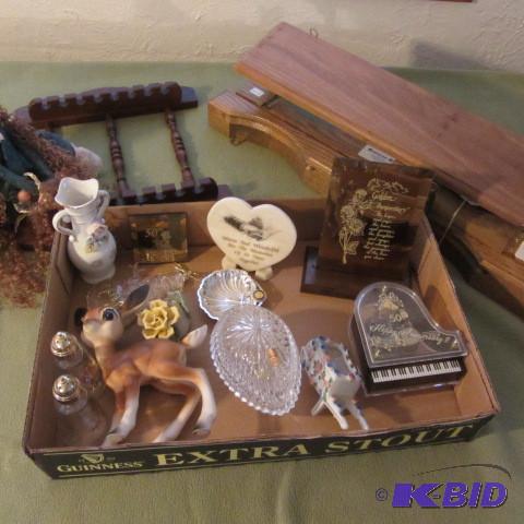 lot 347 image: Shelf, Rack, Knick Knacks