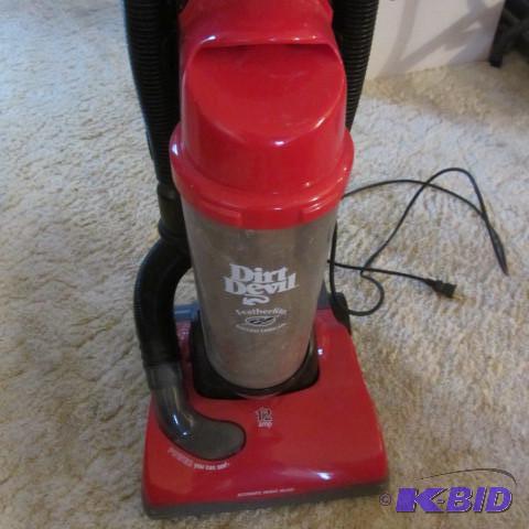 lot 349 image: Dirt Devil Upright